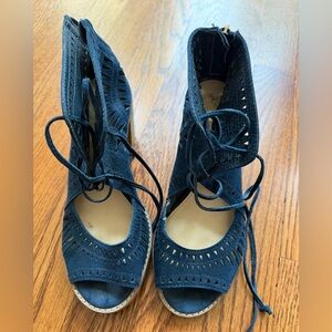 Vince Camuto Navy Suede Lace-Up Cutout Peep-Toe Chunky Heels size 5